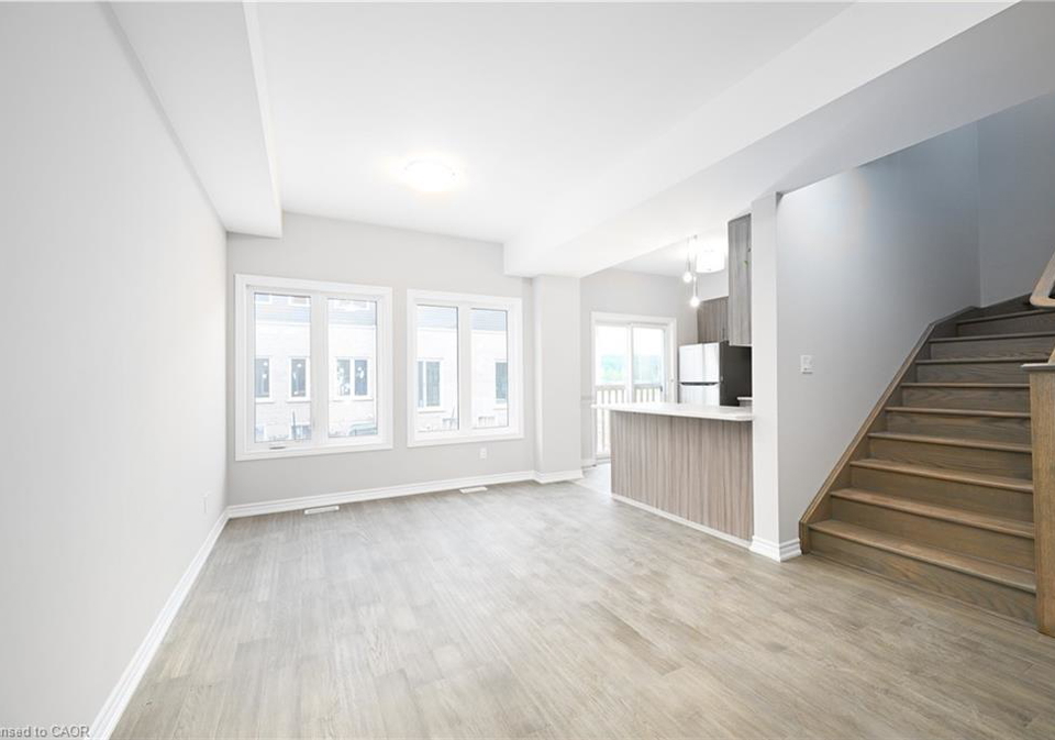 8-renfrew-trail-welland-ontario-40801315