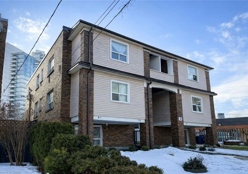 17-louisa-street-kitchener-ontario-40801498