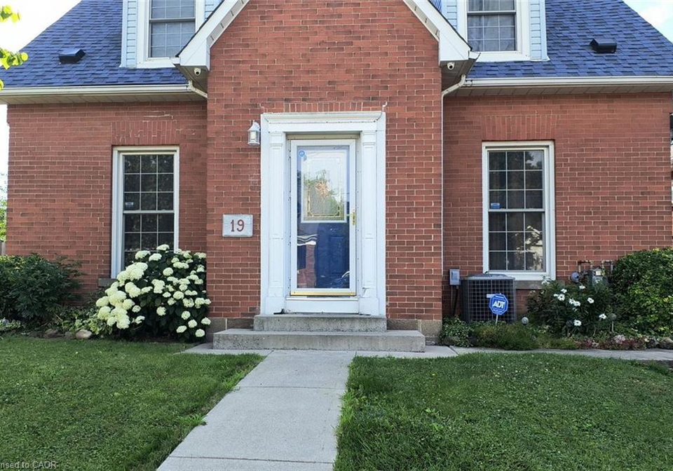 19-east-17th-street-hamilton-ontario-40802010