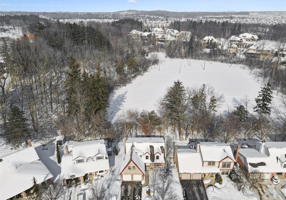 33-manitoulin-crescent-kitchener-ontario-40802155