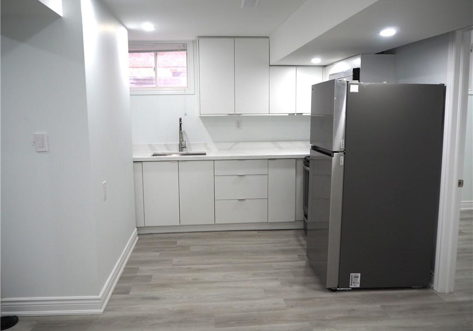 8-knowles-street-hamilton-ontario-40802215