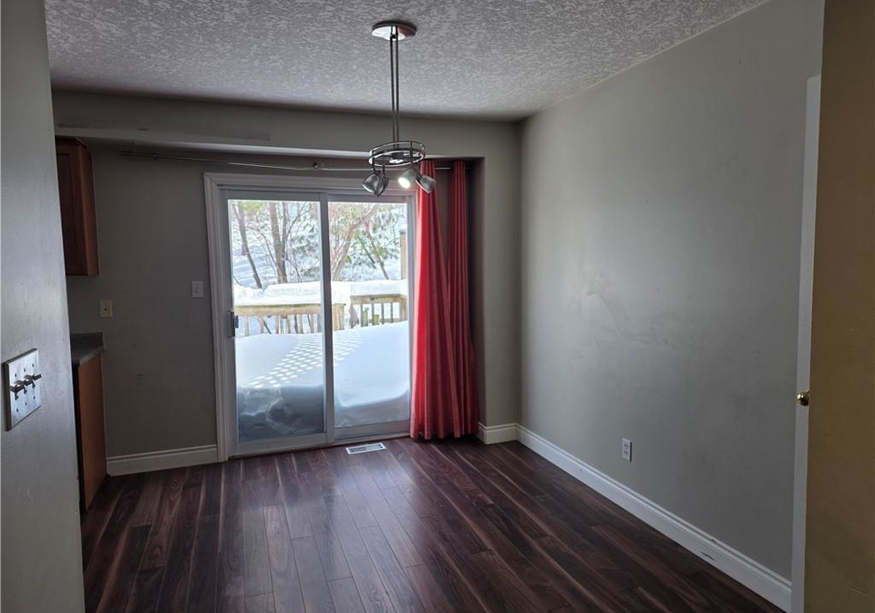 220-snowdrop-crescent-kitchener-ontario-40802333