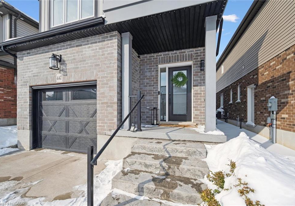 447-moorlands-crescent-kitchener-ontario-40802402