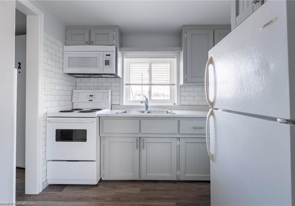 8-cleveland-street-thorold-ontario-40802858