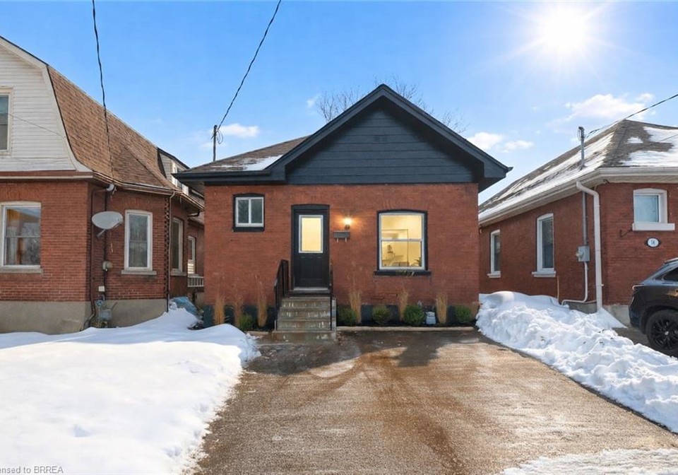 12-carlyle-street-brantford-ontario-40802954