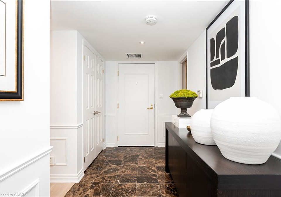 100-lakeshore-road-e-oakville-ontario-40803017