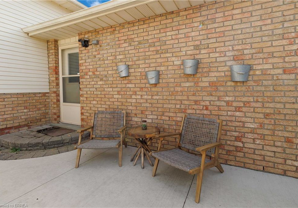34-sympatica-crescent-brantford-ontario-40803182
