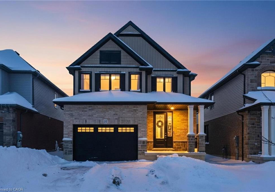 31-miranda-path-elmira-ontario-40803282
