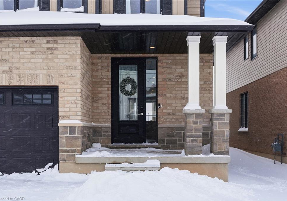 31-miranda-path-elmira-ontario-40803282