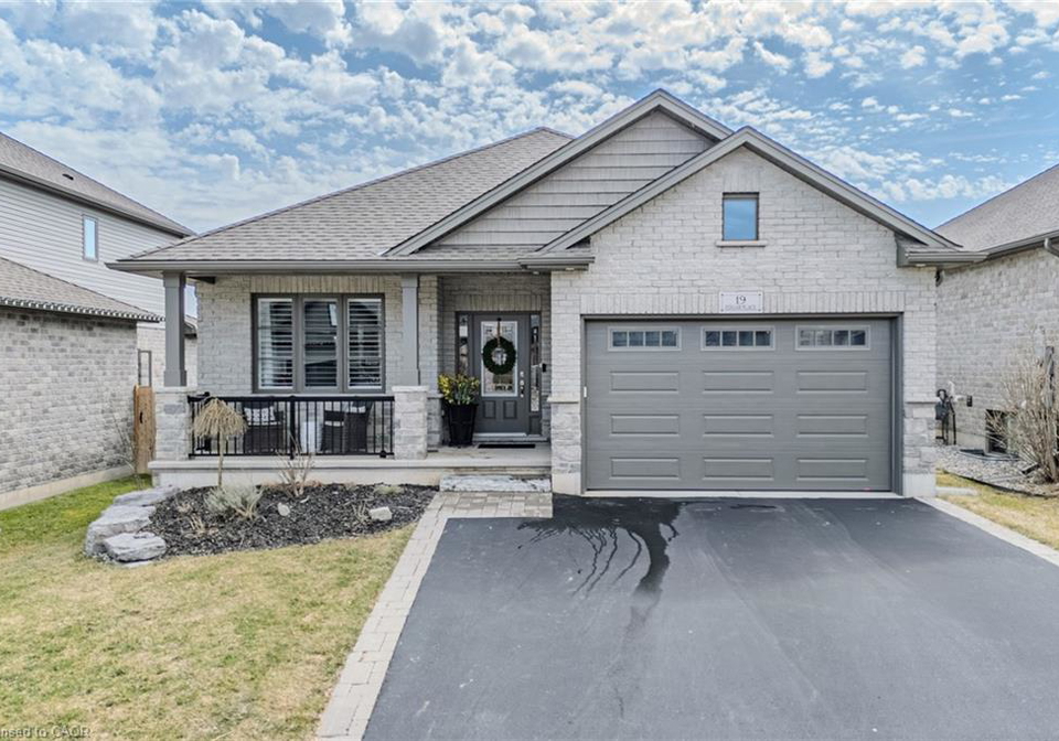 19-edgar-place-paris-ontario-40803334