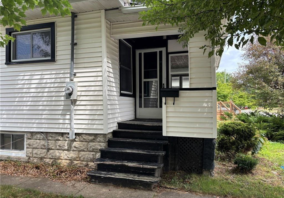 9-grantham-avenue-s-st-catharines-ontario-40803399