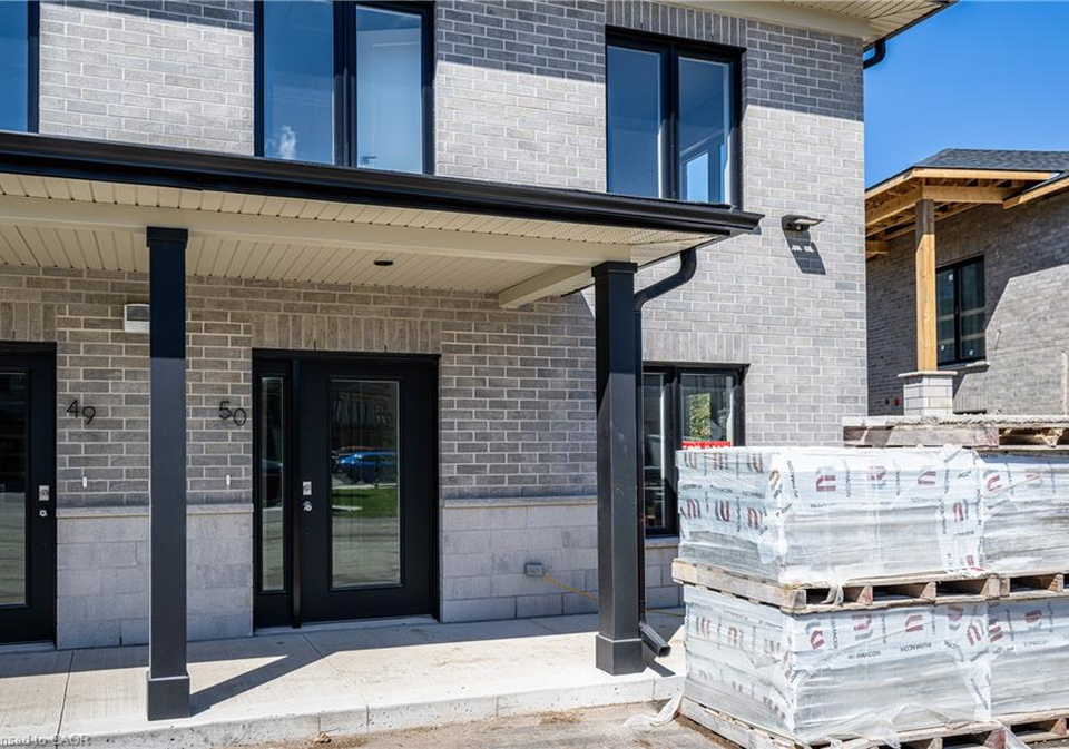 3202-vivian-line-stratford-ontario-40803400