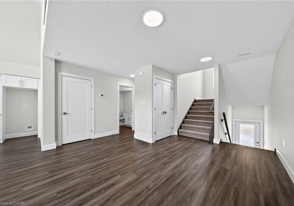 3202-vivian-line-stratford-ontario-40803400