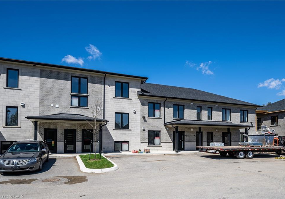 3202-vivian-line-stratford-ontario-40803413