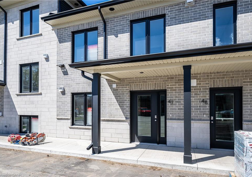 3202-vivian-line-stratford-ontario-40803415