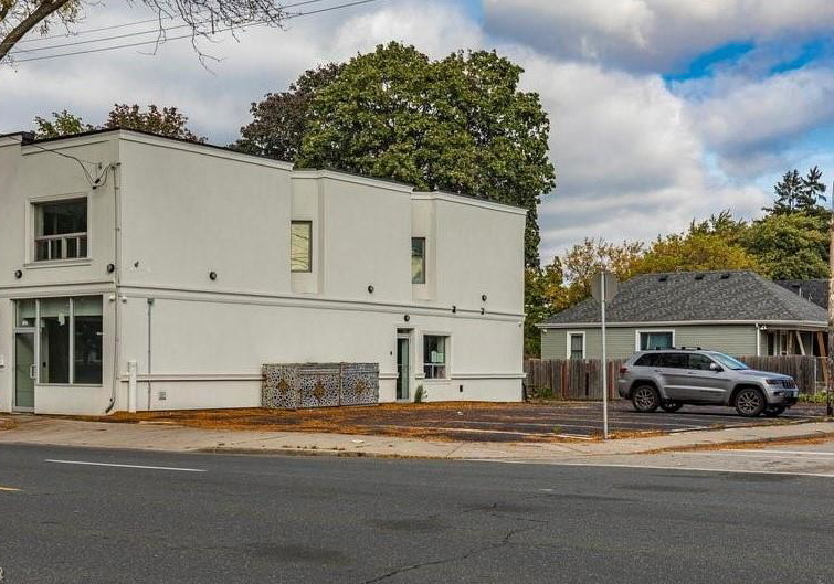 1327-main-street-e-hamilton-ontario-40803598