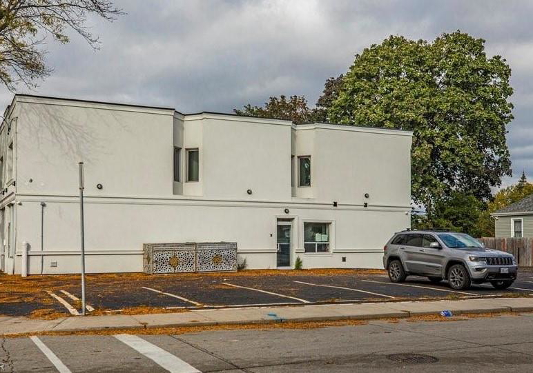 1327-main-street-e-hamilton-ontario-40803598