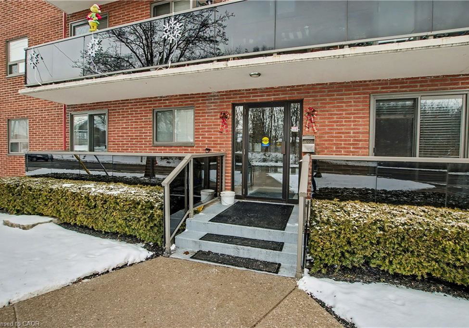2373-king-street-hamilton-ontario-40803659
