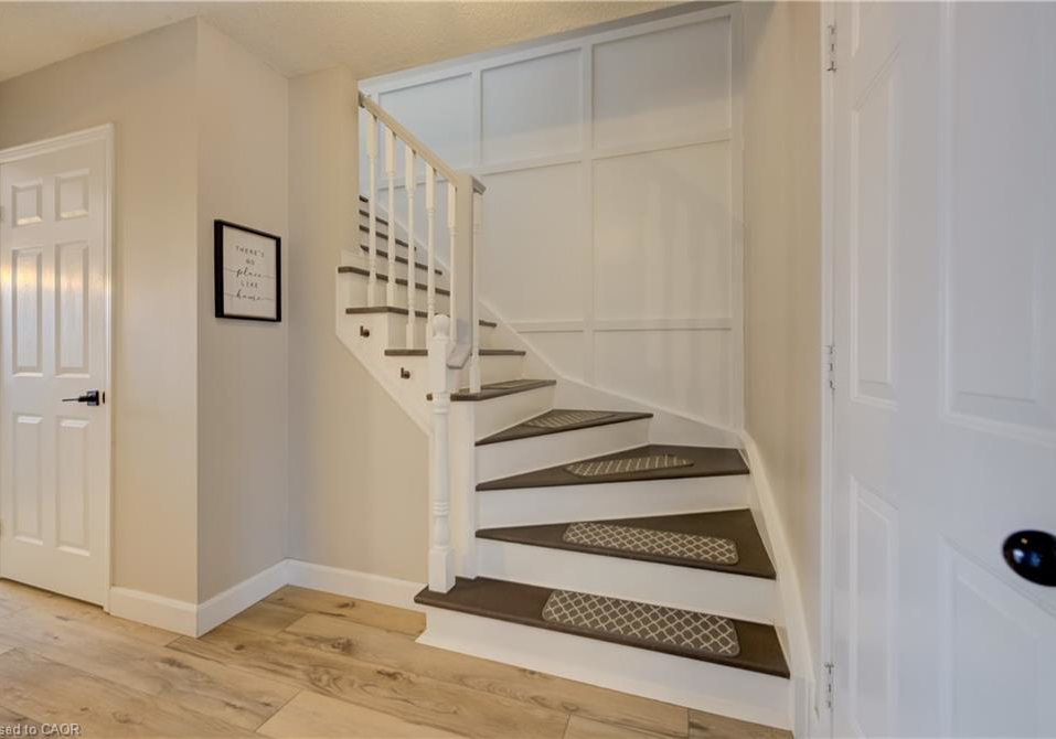 349-bushview-crescent-waterloo-ontario-40803778
