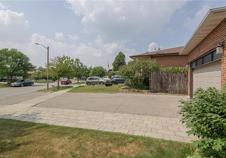 3-pottery-crescent-brampton-ontario-40803793