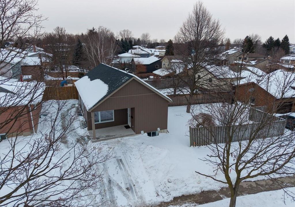 2-pipers-green-court-kitchener-ontario-40803834