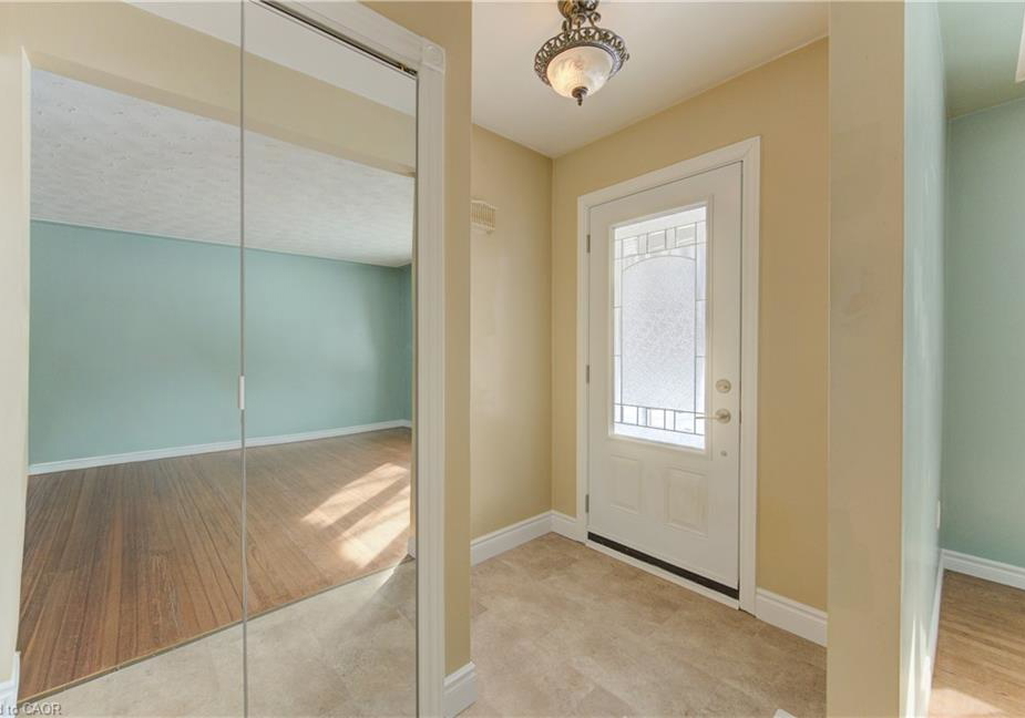 600-mount-anne-drive-waterloo-ontario-40803865