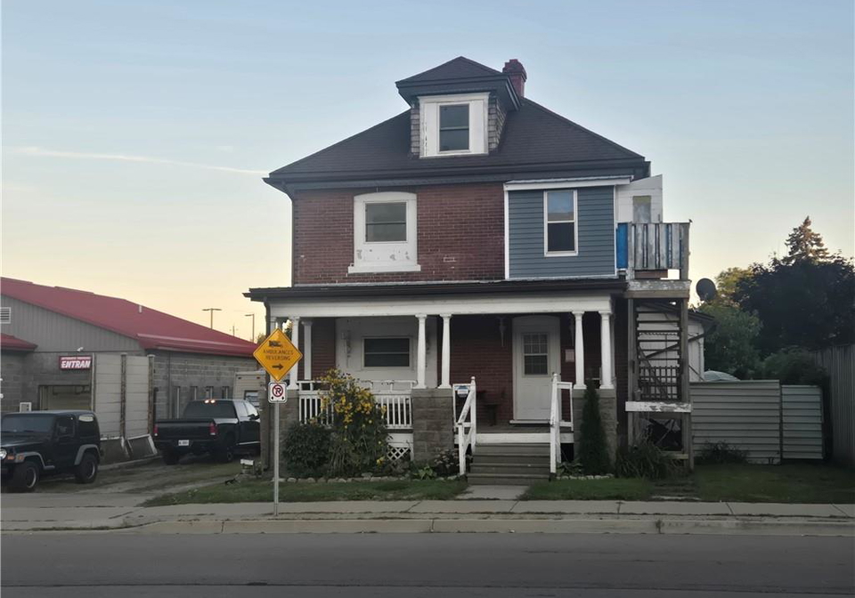 13-talbot-street-e-cayuga-ontario-40804128