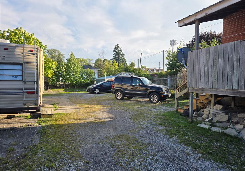 13-talbot-street-e-cayuga-ontario-40804128