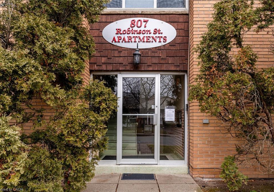 807-robinson-street-burlington-ontario-40804343