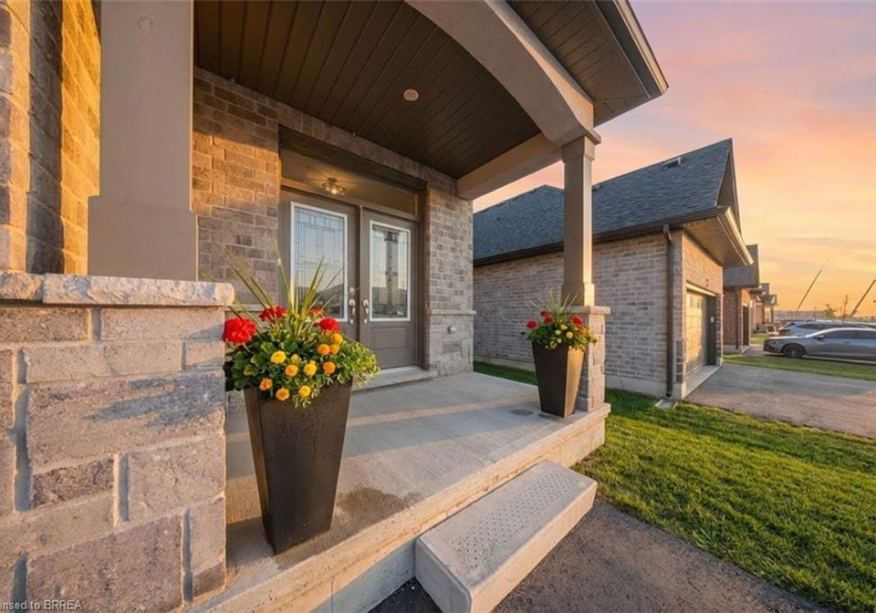 18-whiting-drive-paris-ontario-40804483