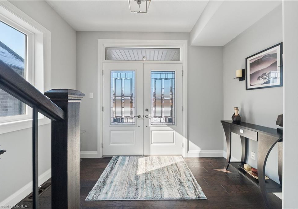 18-whiting-drive-paris-ontario-40804483