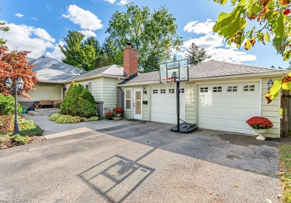 32-parker-avenue-ancaster-ontario-40804734