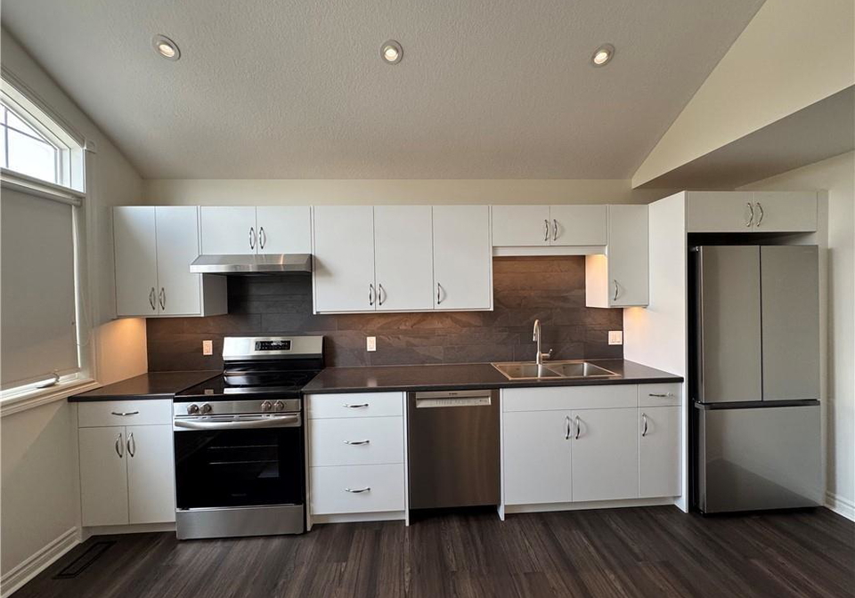 15-helena-feasby-street-kitchener-ontario-40805041