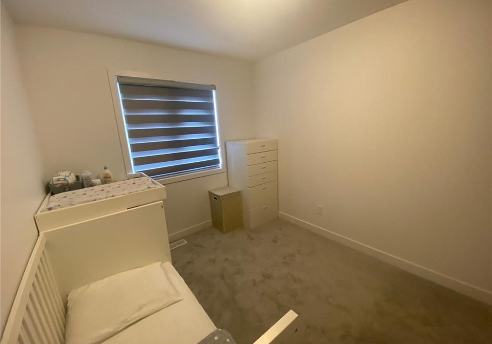 14-roper-kitchener-ontario-40805339