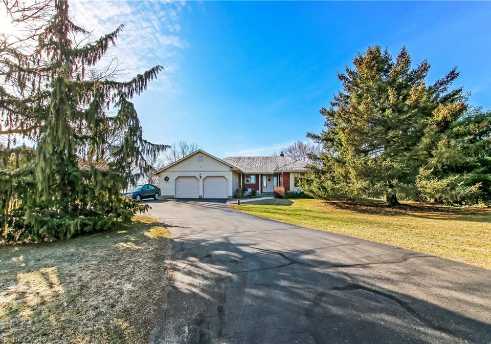 1682-concession-10-road-windham-centre-ontario-40805426