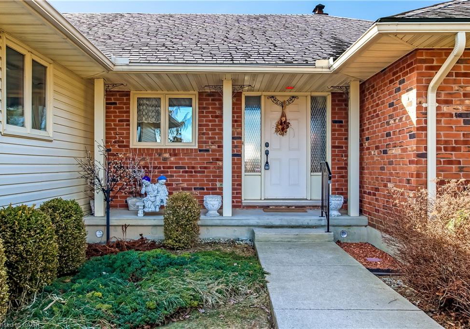 1682-concession-10-road-windham-centre-ontario-40805426