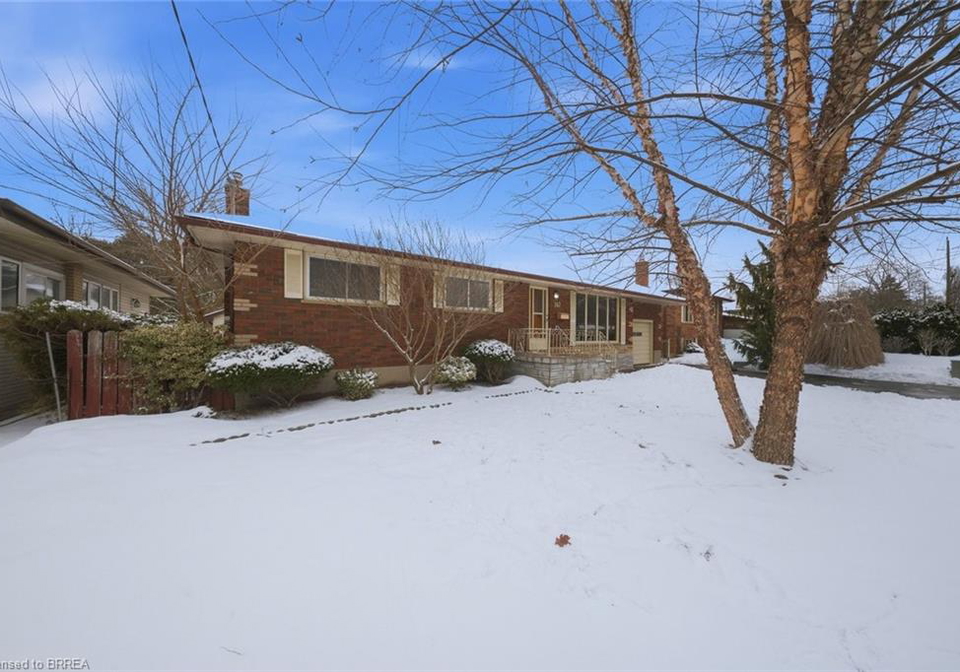 247-memorial-drive-brantford-ontario-40805448