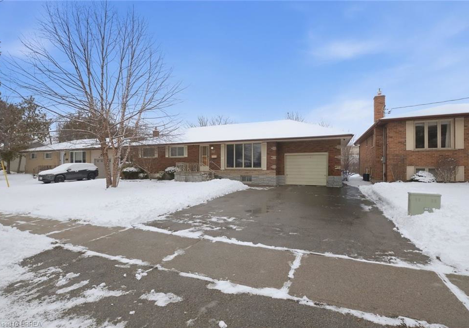 247-memorial-drive-brantford-ontario-40805448