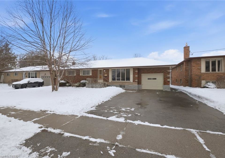 247-memorial-drive-brantford-ontario-40805448