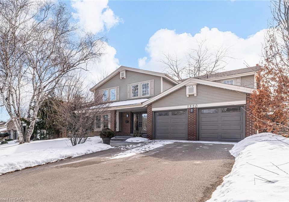1320-monmouth-drive-burlington-ontario-40805468