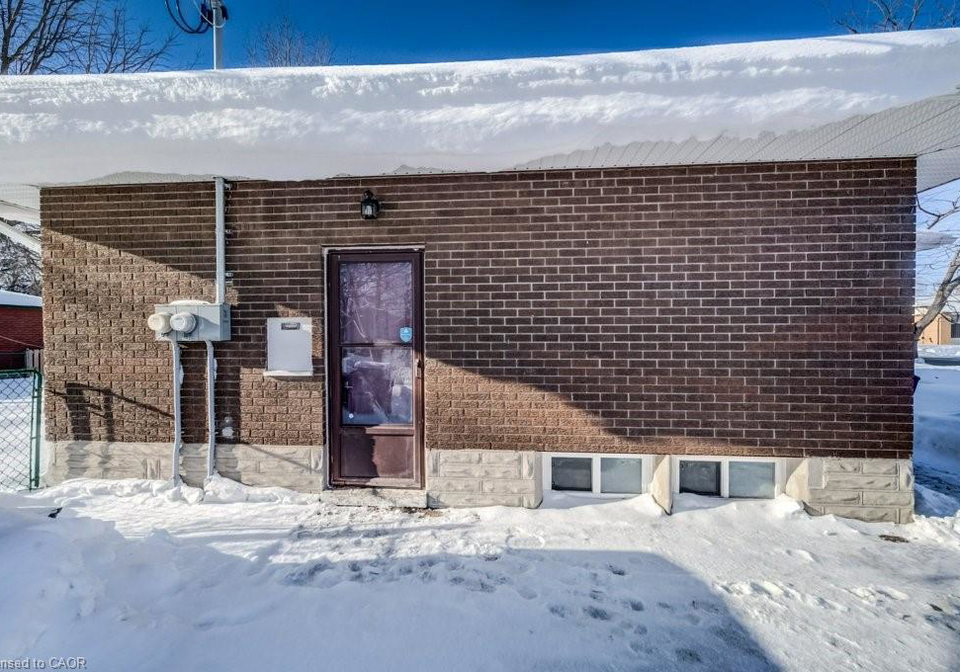 131-kinzie-avenue-kitchener-ontario-40805498