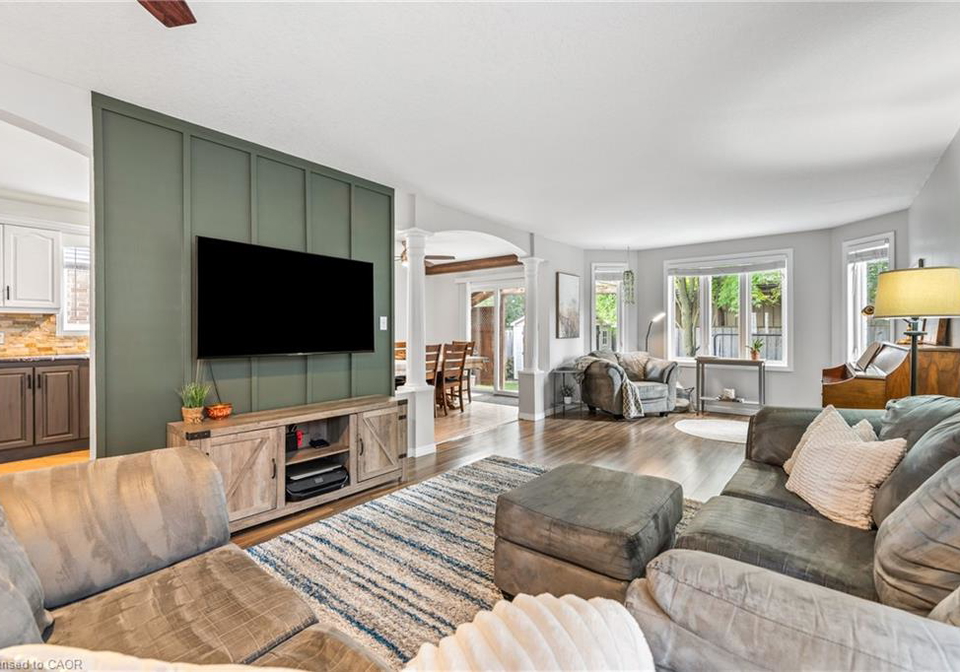 153-porchlight-drive-elmira-ontario-40805740