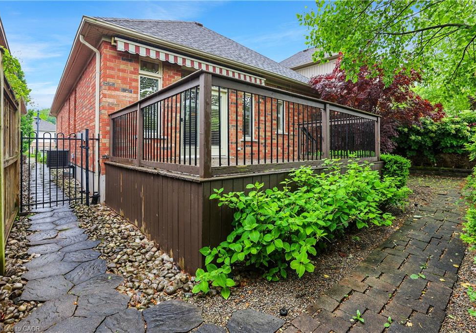 8-muscat-drive-grimsby-ontario-40805750