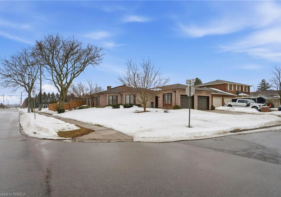 132-oak-street-simcoe-ontario-40805885