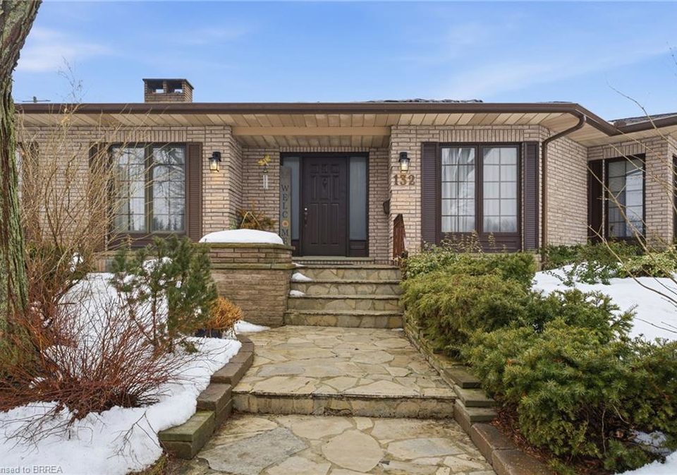 132-oak-street-simcoe-ontario-40805885