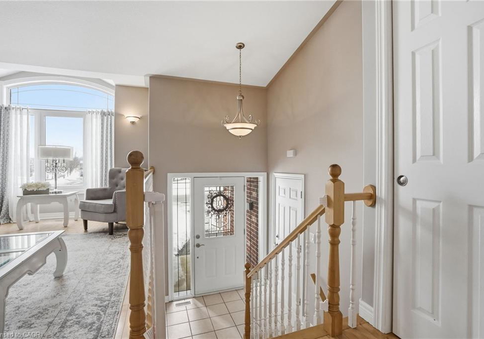 136-courtney-crescent-welland-ontario-40805975