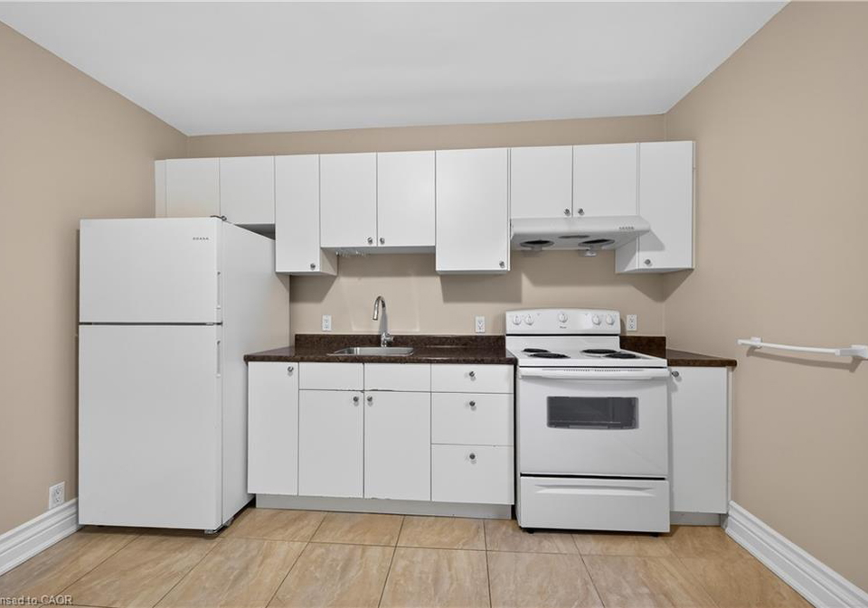 17-sanford-avenue-s-hamilton-ontario-40806027