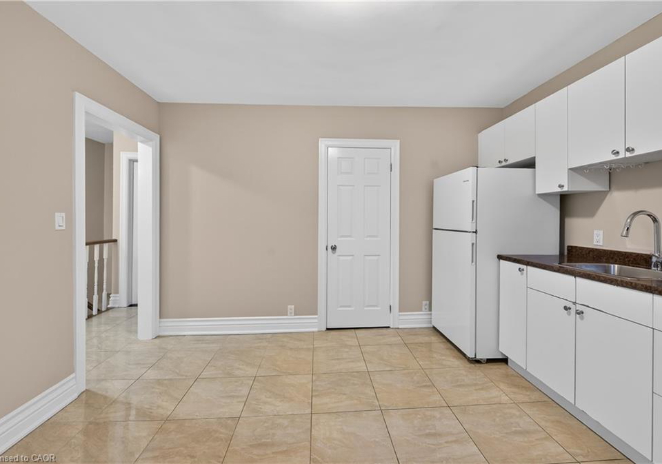 17-sanford-avenue-s-hamilton-ontario-40806027