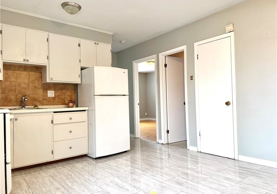 19-lilac-street-kitchener-ontario-40806059