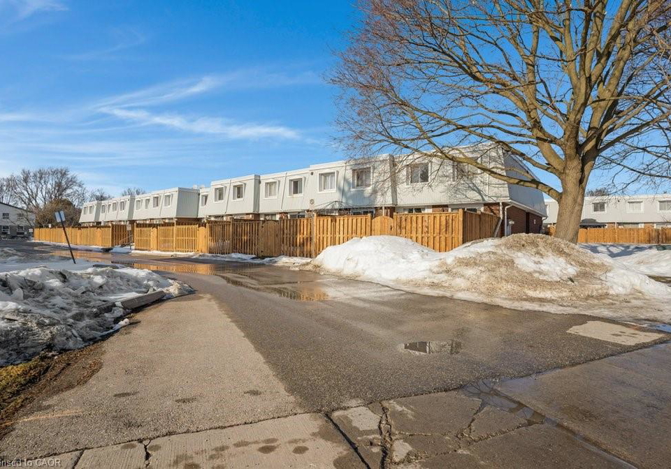 320-traynor-avenue-kitchener-ontario-40806124